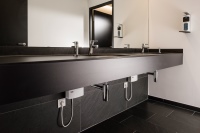 AEG Kein-Durchlauferhitzer sorgen für Warm-wasserkomfort und Effizienz an allen Handwasch-becken im Gebäude. Bei der Nutzung besteht nur ein kleiner Warmwasserbedarf, der mit 3,5 kW Leistung ausreichend gedeckt wird.<br />Bilder: AEG Haustechnik
