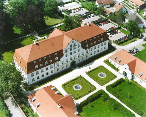 1781 als fürstäbtliche Residenz erbaut, gehört das...