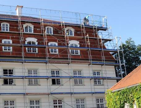 Die Installation der Dachrinnen- und Rohrbegleitheizung...