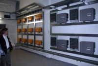 Hier finden sich unterschiedliche Wechselrichter der Marken SMA, Sunways, Solarmax und Kostal. Die gesamte Anlage wird mit dem eigenentwickelten Anlagenüberwachungssystem AS Control komplett fernüberwacht. 