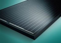 Mit dem neuen Photovoltaik-Komplettsystem auroPOWER lassen sich mit wenigen Einzelteilen individuelle Photovoltaikanlagen erstellen.