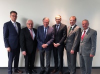 v.l.n.r: Dr. Frank Herrmann, Schiedel, Manfred Greis, BDH, Siegfried und Thomas Weishaupt, Dr. Carsten Voigtländer, Vaillant, Andreas Lücke, BDH. Bild: BDH