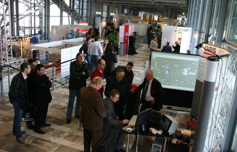 Informationen über neueste Produkte auf der Fachmesse...
