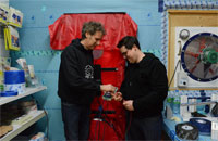 Referent Holger Merkel (links) mit Architekt Dennis.......