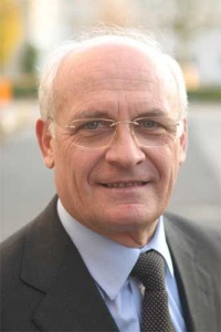 Dr. Joachim Berner - Vorsitzender des Bereichsvorstands des Geschäftsbereichs Thermotechnik, sieht in Geothermischen Elektro-Wärmepumpen ein großes Potential.