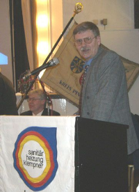 Bruno Bosy bei einer Freisprechungsrede