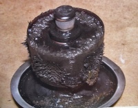 Auch massive Magnetitablagerungen durch schlechte Kreislaufwasserqualität gehören zu den Schadensbildern.