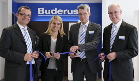 Mit einem symbolischen Akthaben Guido Frei (Leiter...
