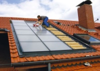Montage eines BUSO-Solardachs. Foto: BUSO<br />