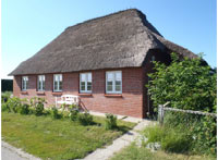Das Reetdachhaus von Frauke Hammermann auf der InselPellworm.......