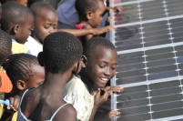 ERst im Juni 2011 hatte das Unternehmen Photovoltaikmodule.......