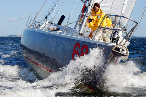 Uwe Röttgering auf seiner Yacht FANFAN. Foto: Centrosola...