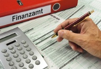 Wer die Rechnungen seines Handwerkers aufbewahrt, kann bares Geld sparen: Das Finanzamt erstattet 20 Prozent der Lohnkosten darauf einschließlich Mehrwertsteuer zurück. Bild: co2online