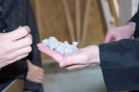 Nur keine Berührungsängste: Dämmen zahlt sich aus. <br />Bild: Bausparkasse Schwäbisch Hall
