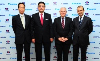 v.l.n.r.: Masatsugu Minaka (Präsident Daikin Europe.......