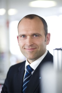 Zum 1. Juli 2011 wechselt Senior Sales Manager und.......