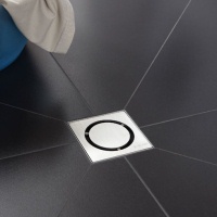 Optisch perfekt: Badablauf TistoPrimus mit Design-Abdeckung Saturn.