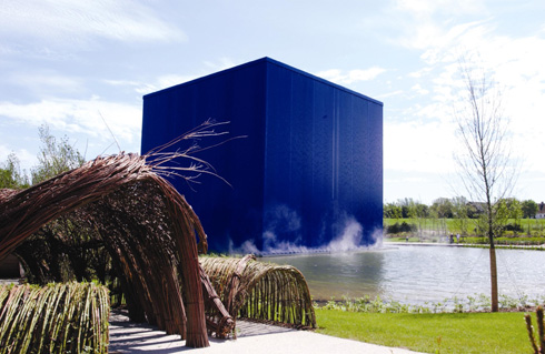 Der blaue Kubus ist das Wahrzeichen des Danfoss Universe....