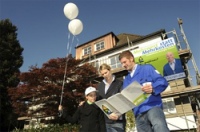 Energie-Check vor Haus: Jeder zweite Energie-Check führt zum Auftrag. Das ermittelte jetzt ein Marktforschungsunternehmen. Foto: DBU<br />