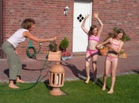 Mit Kindern den Sommer im Garten genießen, dafür aber.......