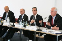Auf der Pressekonferenz wurden die Forderungen der Allianz erläutert. (von links nach rechts) Otto Kentzler (ZDH), Klaus-W. Körner (GDI), Stephan Kohler (dena), Klaus Jesse (BDH). Bild: dena