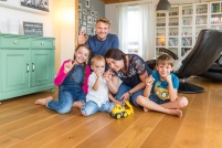 Die fünfköpfige Familie Teufel aus Schwaben bewohnt.......