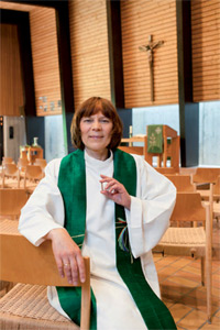 „Ein Segen: Pellets sind eine lokale Energiequelle, die unsere Schöpfung schützen“, so Pelletbotschafterin Kornelia Stysch, Pfarrerin der Evangelischen Kirchengemeinde Reudern in Nürtingen.
