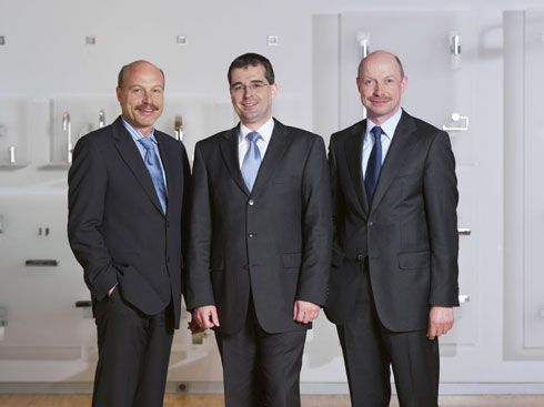  Matthias Dornbracht(l.), Geschäftsführer Technik,...