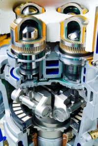 Der Whispergen - Stirlingtechnologie mit vier Kolben - ist eine speziell für das Ein- bis Zweifamilienhaus entwickelte Mikro-Kraft-Wärme-Kopplung und erreicht eine Energieeffizienz von über 96 Prozent. Bild: efontis