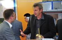 Stephan Eisenbeiß (re) im Gespräch mit Heizungsjournal-Redakteur Jörg Gamperling auf der Renexpo 2012 in Augsburg. 