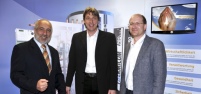 Stephan Eisenbeiß (mitte) und Michael Rieder (r) freuen.......