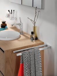 Durch die grundlegend überarbeiteten Bad-Accessoires erfährt die Serie „trend“ eine deutliche optische und formale Aufwertung.<br />Bild: Emco