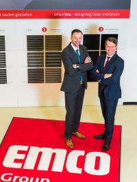 Die Geschäftsführenden Gesellschafter Hendrik Kampmann (li.) und Christian Gnaß haben den wachstumsfördernden Austausch der Geschäftsbereiche der emco Group und der Kampmann GmbH partnerschaftlich und auf Augenhöhe vorbereitet.<br />Bild: emco Bau<br />