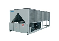 Auf der Chillventa präsentiert DAIKIN erstmals die neuen luftgekühlten Kaltwassersätze der EWAD-TZ Serie.