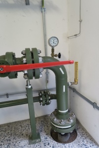 Mit rund 50 bar Eingangsdruck (u) gelangt das Erdgas in die GDRM.