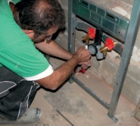 Schnell, sicher, kompatibel – Waschtischanschluss mit alpex-plus Wandwinkel und<br />alpex F50 PROFI Rohr.