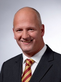 Kai-Uwe Hollweg - Pers&ouml;nlich haftender Gesellschafter der CORDES & GRAFE KG. Verantwortungsbereiche: Unternehmens- & Personalentwicklung, Marketing, Auslandsbeteiligungen Europa West, Sprecher der GC-GRUPPE, Gesch&auml;ftsf&uuml;hrer der GC Sanit&auml;r- und Heizungs-Handels-Contor GmbH<br />