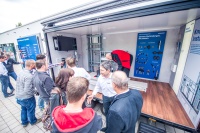 Brandschutz zum Anfassen: In<br />einem Container zeigte Geberit,<br />wie Brandschutz mit geprüften<br />Systemlösungen funktioniert. Bilder: Geberit
