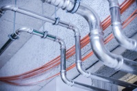 Wasser für Labore und Büros: Im neuen Fraunhofer Institutszentrum versorgen insgesamt 3.538 Meter Mapress Edelstahl sechs Stockwerke<br />mit Trinkwasser und anderen Medien.