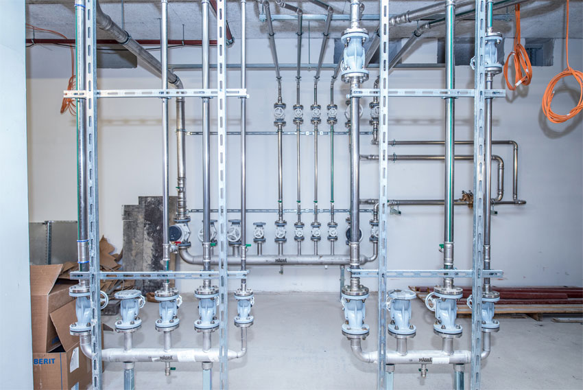 Hausanschluss mit Verteilerkomplex: Trinkwasser, Brauchwasser...