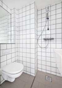 Körperpflege und Privatsphäre: Die Hotelboxen sind die einzigen abschließbaren Rückzugsbereiche im ganzen Gelände. Bilder: Geberit