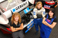 Das Geberit Frauenteam: Eva Paulus, Stephanie Halm und Melanie Huber  (von links). Fotos: Geberit