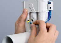 Verdeckte Urinalsteuerung: einfaches Wechseln des Sensors im Siphon.