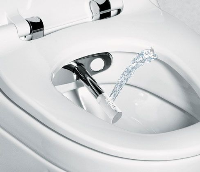 Das neue WC verwöhnt mit einem sanften, weichen Duschstrahl und besonders praktisch - der Duscharm wird automatisch vor- und nachgereinigt.