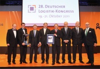 (von links nach rechts) Prof. Thomas Wimmer, Vorsitzender der Geschäftsführung, BVL; Prof. Bernd Gottschalk, Vorsitzender der Jury; Albert Baehny, CEO, Geberit International AG; Dr. Michael Reinhard, Mitglied der Konzernleitung, Geberit International AG; Gerd Hailfinger, Geschäftsführer, Geberit Logistik GmbH; Ralf Braun, Leiter Logistik, Geberit Logistik GmbH; Josef Lehmann, Head of Logistics & Manufacturing Applications IT, Geberit International AG; Prof. Raimund Klinkner, Vorsitzender des Vorstands, BVL. Bild: Geberit 