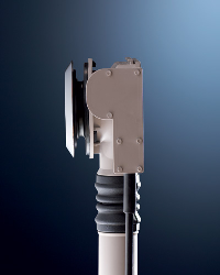 Der flache Aufbau und durchdachte Details machen den Uniflex PushControl Badewannenablauf einzigartig. Fotos: Geberit