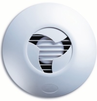 Das Abluftsystem SmartFan X des innovativen Lüftungsunternehmens getAir ist perfekt für die Entlüftung von außenliegenden Feuchteräumen, wie Küche und Bad, geeignet. Der Abluftventilator mit Bewegungssensor glänzt durch seinen patentierten Iris-Verschluss und fügt sich elegant und unauffällig in jede Situation ein – ideal auch bei sehr kleinen Räumen. 