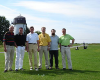 v.l.n.r.: Herr Kausch, Präsident des Burgwedeler Golfclubs; Herr Gormanns, Marketing- und Vertriebsleiter SYR; Herr Reiner, Vertriebsleiter Purmo-Dianorm; Herr Wanschura Niederlassungsleiter Grundfos Hannover; Herr Däubler, Vertriebsleiter Grundfos Hannover; Herr Günther Vorstandsvorsitzender Purmo/Dianorm.