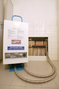 Die schnellen Helfer mit einer Leistung von 3 bis 36 kW werden komplett mit dem erforderlichen Zubehör wie Anschlussschläuche und Anschluss- kabel geliefert. Auf Wunsch kann das Mini - Heizmobil auch mit einer integrierten Regelung geliefert werden.