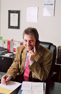 Rainer Hinkes gibt juristische Tipps an der Grohe Profi Club Hotline.